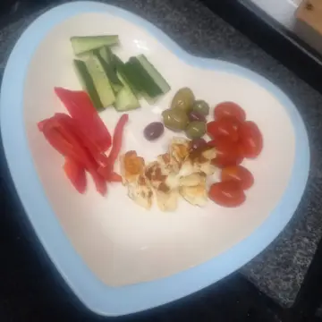 Image from Jaynesbabybank Registered - cic, 22 Jul 2026: Started a Tiffany plate but it turned into a salad. I've ordered some eggs to boil and carrots. But I'm not fussed on cottage cheese :/