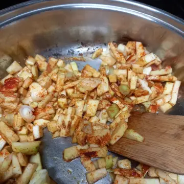 Image from Jaynesbabybank Registered - cic, 7 Jul 2026: Had a busy day so far! 😎⬇️ Made :- 💙Pasta courgette, onion, potato and sweetcorn bake with piri piri hot honey and paprika mash on the top 💚