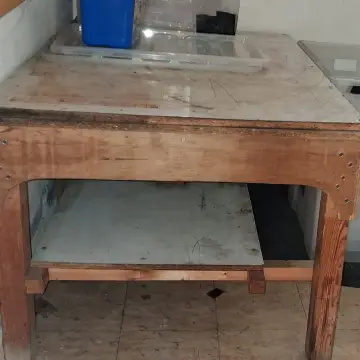 Photo from Jaynesbabybank Registered - cic, 25 Oct 2026: We have plenty of tables and counters to work on and this one is more like a work bench. £20 please Collection only- you can pull into the y