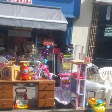 Image from Jaynesbabybank Registered - cic: All £1 if gone asap please Dressing table £5 please We can't deliver or hold sorry I want the big items gone