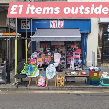Image from Jaynesbabybank Registered - cic, 1 Jul 2026: Free children's clothes today because I can't hang them up with the leak. 3-4 4-5 Teenage Give us a knock . We can't hold them