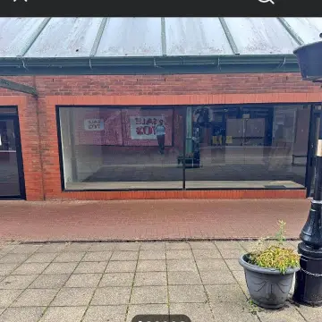 Image from Jaynesbabybank Registered - cic, 12 Jul 2026: He's dropped his price! That's per room mind. Not for the whole shop! We paid £1000 a mouth for the whole shop under the previous landlord. 