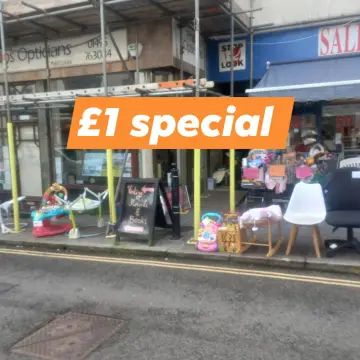 Image from Jaynesbabybank Registered - cic, 20 Jun 2026: Front line of items £1 today if gone asap we can't hold or keep for collection including barbie house Free board games and jigsaws at p2 doo